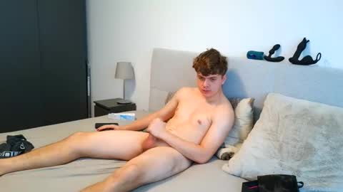 thecuteguy144949 online show from October 25, 11:12 am