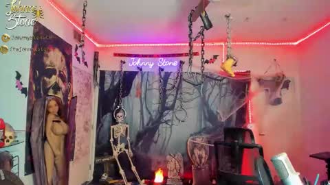 Snapshot of thejohnnystone chatting on October 20, 12:47 am Johnny Stone online show from October 20, 12:47 am