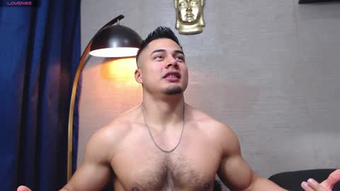 Snapshot of thekingerick chatting on December 19, 2:23 am thekingerick online show from December 19, 2:23 am