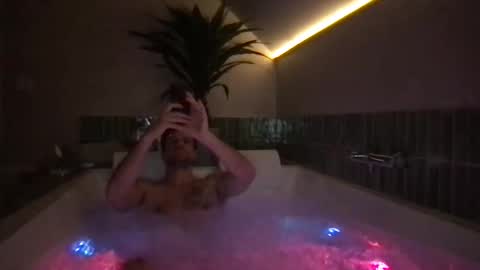 thenudeworldrover online show from April 12, 9:16 pm