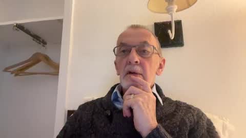 theowlandthe online show from December 10, 3:01 pm