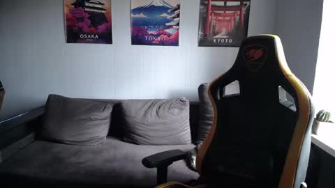 Nick   online show from April 11, 7:45 am