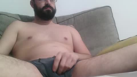 Snapshot of thesaint84 chatting on December 10, 12:02 am Saint online show from December 10, 12:02 am