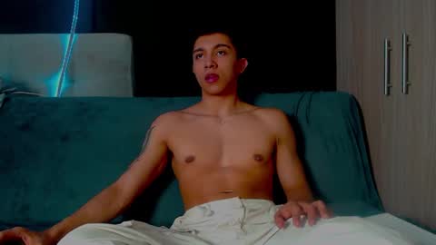 thesaint_xxx online show from September 27, 4:43 am