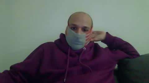 Snapshot of thetubedscarfguy chatting on February 24, 7:08 pm Scarf guy online show from February 24, 7:08 pm