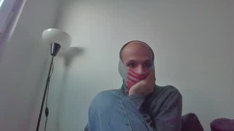 Snapshot of thetubedscarfguy chatting on February 23, 4:09 pm Scarf guy online show from February 23, 4:09 pm