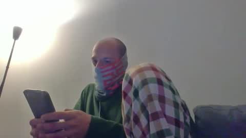 Snapshot of thetubedscarfguy chatting on October 21, 6:27 am Scarf guy online show from October 21, 6:27 am