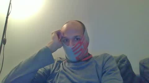 Snapshot of thetubedscarfguy chatting on February 28, 7:03 pm Scarf guy online show from February 28, 7:03 pm