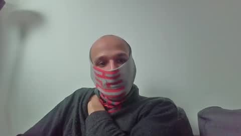 Snapshot of thetubedscarfguy chatting on February 21, 9:56 am Scarf guy online show from February 21, 9:56 am