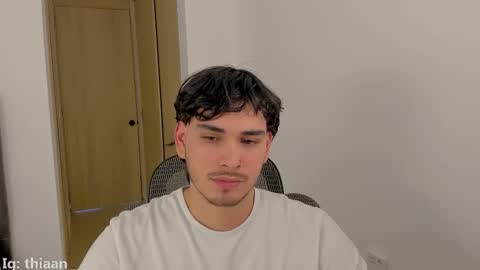 Snapshot of thiaan__ chatting on October 25, 7:37 pm thiaan__ online show from October 25, 7:37 pm