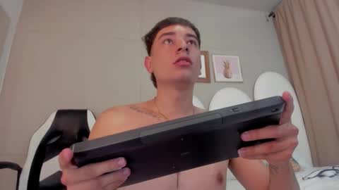 Thiago  online show from March 13, 9:10 pm