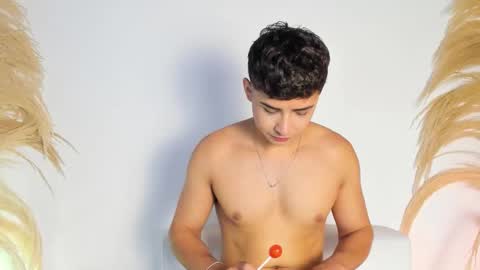 Thiago  online show from October 11, 6:34 pm