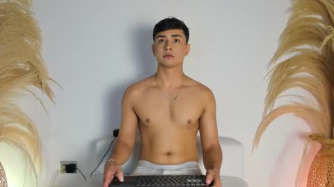 Thiago  online show from October 13, 6:14 pm