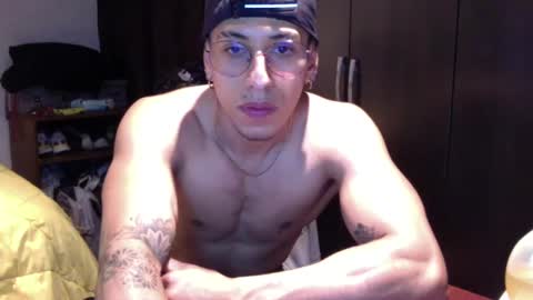 thiago_happy online show from February 25, 3:31 am