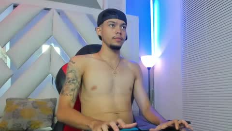 Thiago online show from May 15, 9:45 pm