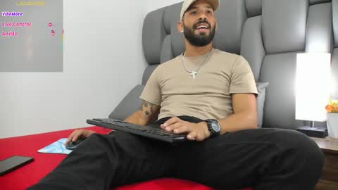 Thia Gomez online show from February 24, 7:25 pm