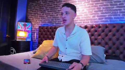 ---Thomas--- online show from February 15, 4:03 am