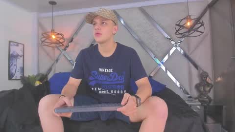 ---Thomas--- online show from February 24, 7:22 am