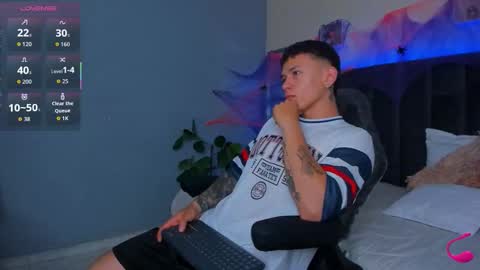 Snapshot of thomas_moon_ chatting on October 20, 1:04 pm Thomas online show from October 20, 1:04 pm
