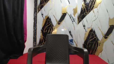 Thomas online show from November 13, 10:57 pm