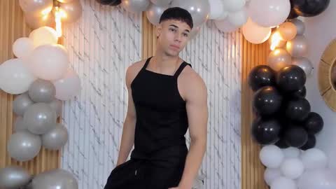 Snapshot of thomas_walker0 chatting on September 10, 12:15 pm Thomas online show from September 10, 12:15 pm