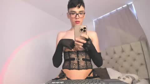 Snapshot of thomythompson chatting on October 13, 4:35 pm Thomy T online show from October 13, 4:35 pm
