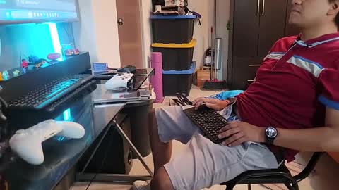 thor0200 online show from September 28, 11:25 pm