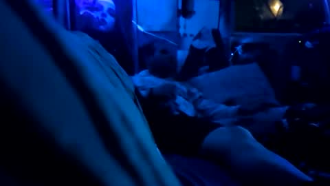 thunder8u42 online show from April 21, 9:15 am