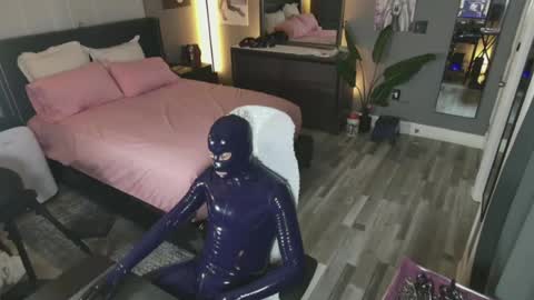 tightlyrubberd online show from June 25, 7:02 am