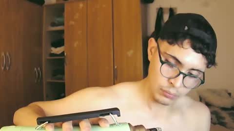 tobiasg974 online show from October 14, 11:01 pm