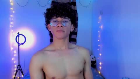 Tom Blue online show from April 17, 2:14 am