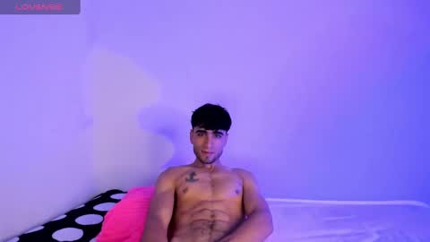 tom online show from February 28, 11:01 pm