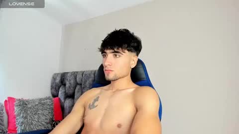 tom online show from January 21, 5:49 pm