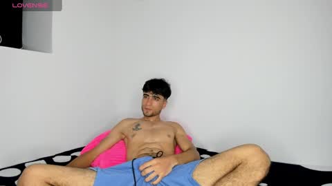 tom online show from March 1, 11:15 pm