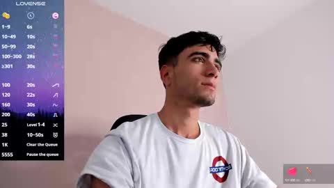 tom online show from December 3, 4:28 pm