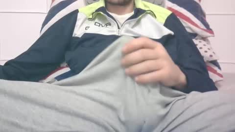 Snapshot of tommaso9046 chatting on January 27, 5:37 pm tommaso9046 online show from January 27, 5:37 pm