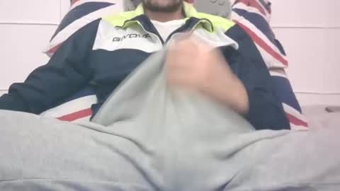 Snapshot of tommaso9046 chatting on February 2, 3:39 pm tommaso9046 online show from February 2, 3:39 pm