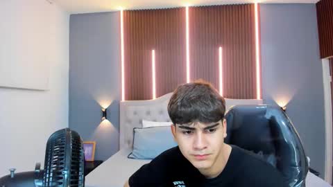 Snapshot of tommy18__ chatting on October 21, 3:20 am Tommy online show from October 21, 3:20 am