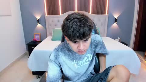 Tommy  online show from April 18, 3:52 am