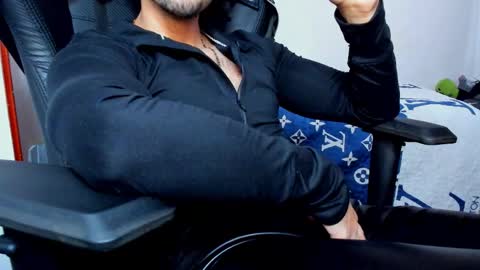 Twitter BreddTommy IG tommy bredd online show from October 24, 7:48 pm