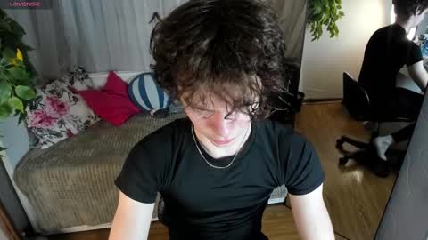 Snapshot of tommy_jamm chatting on March 3, 3:14 pm Tommy online show from March 3, 3:14 pm