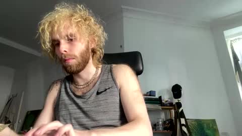 Snapshot of tommyg6420 chatting on September 24, 3:43 pm First Show ever 3 online show from September 24, 3:43 pm