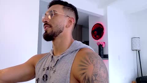 tony muscle1 online show from February 8, 8:35 pm