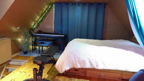 Paul online show from February 15, 5:51 am