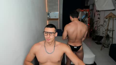 Snapshot of travis_bakerr chatting on December 22, 2:06 am travis bakerr online show from December 22, 2:06 am