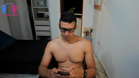 Snapshot of travis_bakerr chatting on October 8, 12:15 am travis bakerr online show from October 8, 12:15 am
