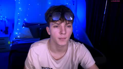 Travis online show from November 24, 9:05 pm