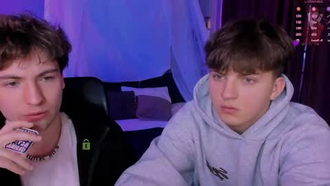 Travis online show from April 23, 8:41 am