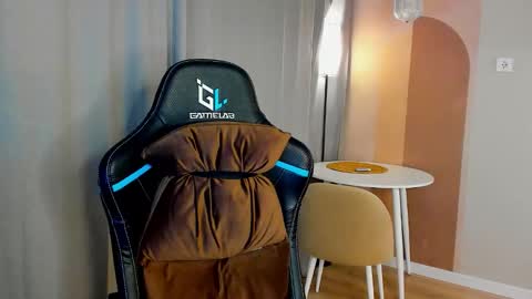 travisrivas online show from March 3, 3:25 am