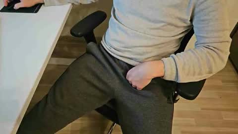 tree1989 online show from December 29, 6:38 pm